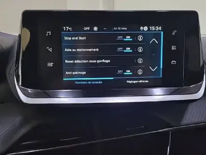 Photo 40 Peugeot 2008  PureTech 100 S&S BVM6