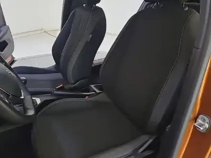 Photo 60 Peugeot 2008  PureTech 100 S&S BVM6