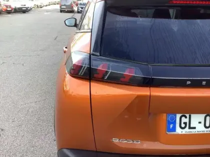 Photo 16 Peugeot 2008  PureTech 100 S&S BVM6