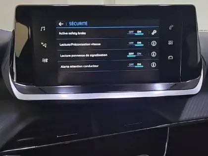 Photo 41 Peugeot 2008  PureTech 100 S&S BVM6