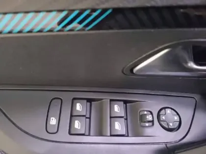 Photo 49 Peugeot 2008  PureTech 100 S&S BVM6