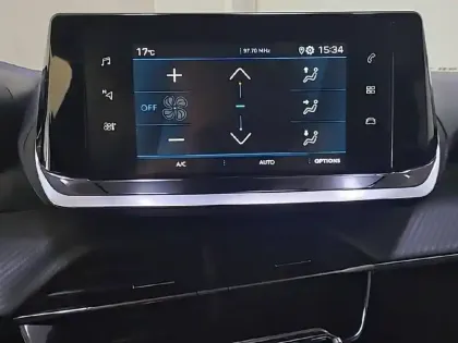 Photo 69 Peugeot 2008  PureTech 100 S&S BVM6