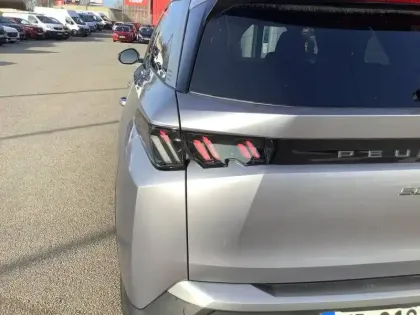 Photo 37 Peugeot 5008  Hybrid 136 e-DCS6