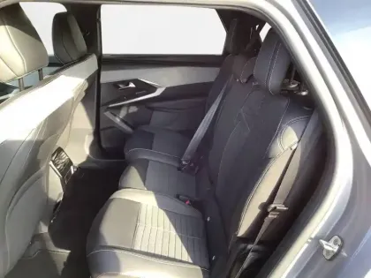 Photo 32 Peugeot 5008  Hybrid 136 e-DCS6