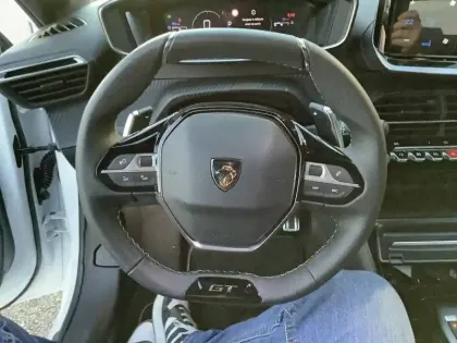 Photo 8 Peugeot 208  Hybrid 100 e-DCS6