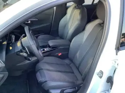 Photo 10 Peugeot 208  Hybrid 100 e-DCS6