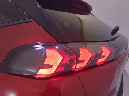 Photo 68 Peugeot 2008  PureTech 130 S&S EAT8