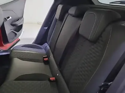 Photo 63 Peugeot 2008  PureTech 130 S&S EAT8