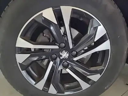 Photo 64 Peugeot 2008  PureTech 130 S&S EAT8