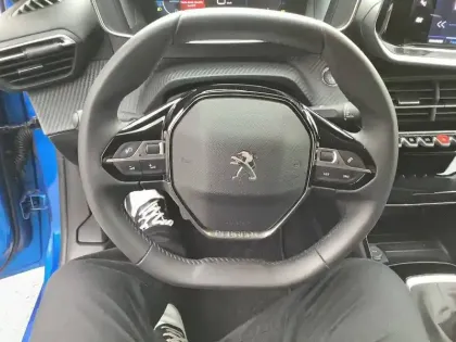 Photo 31 Peugeot 208  PureTech 100 S&S BVM6