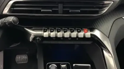 Photo 12 Peugeot 3008  Hybrid 136 e-DCS6 Allure Pack