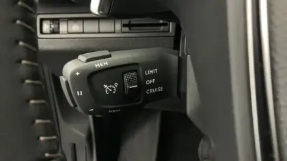 Photo 16 Peugeot 3008  Hybrid 136 e-DCS6 Allure Pack