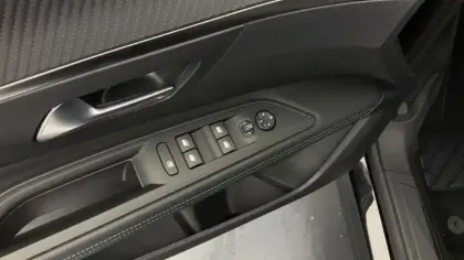 Photo 17 Peugeot 3008  Hybrid 136 e-DCS6 Allure Pack