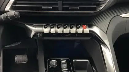 Photo 12 Peugeot 3008  Hybrid 136 e-DCS6 Allure Pack