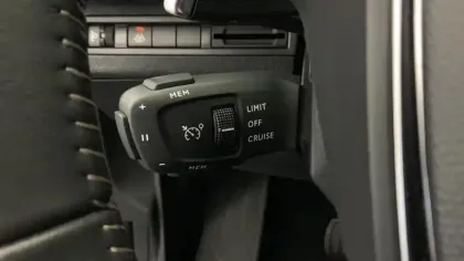 Photo 16 Peugeot 3008  Hybrid 136 e-DCS6 Allure Pack