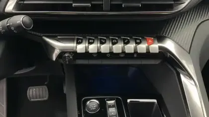 Photo 16 Peugeot 3008  Hybrid 136 e-DCS6 Allure Pack