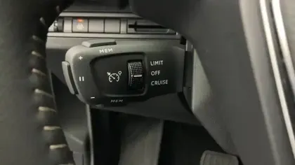 Photo 12 Peugeot 3008  Hybrid 136 e-DCS6 Allure Pack