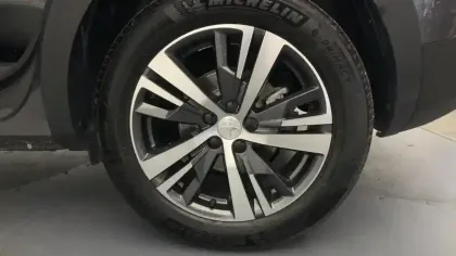 Photo 14 Peugeot 3008  Hybrid 136 e-DCS6 Allure Pack