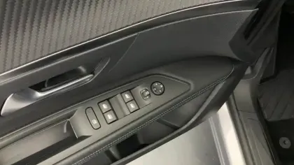 Photo 17 Peugeot 3008  Hybrid 136 e-DCS6 Allure Pack