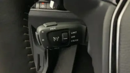 Photo 16 Peugeot 3008  Hybrid 136 e-DCS6 Allure Pack