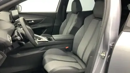 Photo 8 Peugeot 3008  Hybrid 136 e-DCS6 Allure Pack