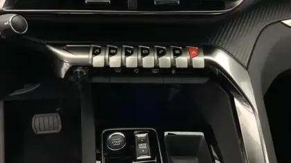 Photo 12 Peugeot 3008  Hybrid 136 e-DCS6 Allure Pack