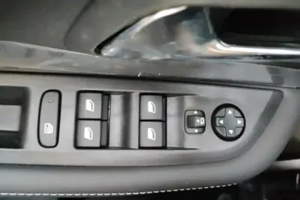 Photo 101 Peugeot 208  Electrique 50 kWh 136ch