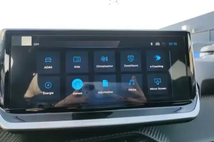 Photo 61 Peugeot 208  Electrique 50 kWh 136ch