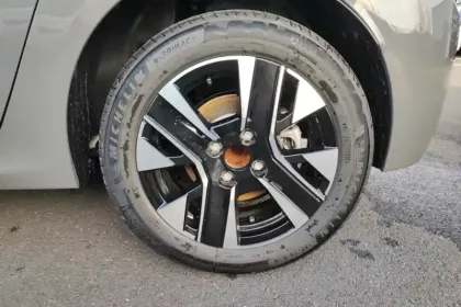 Photo 47 Peugeot 208  Electrique 50 kWh 136ch