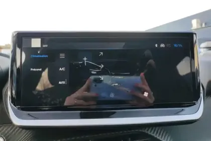 Photo 93 Peugeot 208  Electrique 50 kWh 136ch