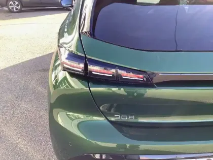 Photo 16 Peugeot 308  PureTech 130ch S&S EAT8