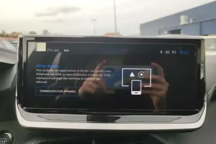Photo 54 Peugeot 2008  Electrique 54 kWh 156 ch