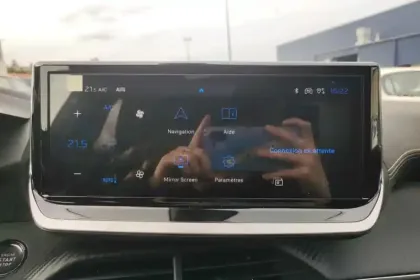 Photo 49 Peugeot 2008  Electrique 54 kWh 156 ch