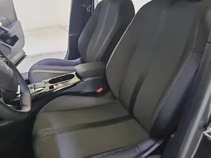 Photo 10 Peugeot 2008  BlueHDi 130 S&S EAT8