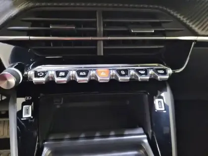 Photo 23 Peugeot 2008  BlueHDi 130 S&S EAT8