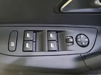 Photo 28 Peugeot 2008  BlueHDi 130 S&S EAT8