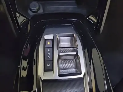 Photo 13 Peugeot 2008  BlueHDi 130 S&S EAT8