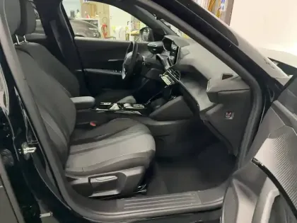 Photo 24 Peugeot 2008  Electrique 50 kWh 136 ch