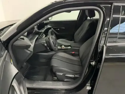 Photo 22 Peugeot 2008  Electrique 50 kWh 136 ch