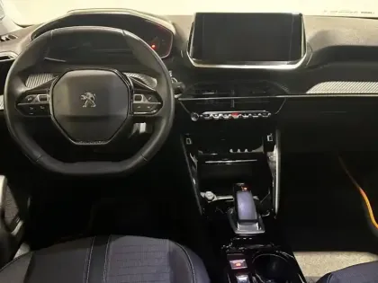 Photo 7 Peugeot 2008  e- 136ch Allure