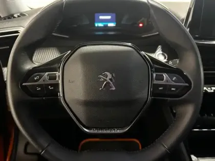 Photo 14 Peugeot 2008  e- 136ch Allure