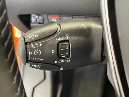 Photo 9 Peugeot 2008  e- 136ch Allure