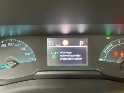 Photo 14 Peugeot 2008  e- 136ch Allure