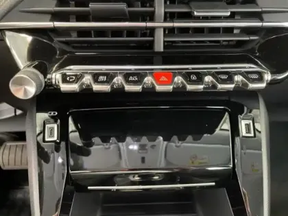 Photo 11 Peugeot 2008  e- 136ch Allure