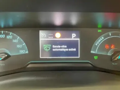 Photo 13 Peugeot 2008  e- 136ch Allure