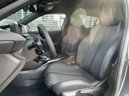 Photo 12 Peugeot 2008  1.2 PureTech 130ch S&S GT Line EAT8 7cv