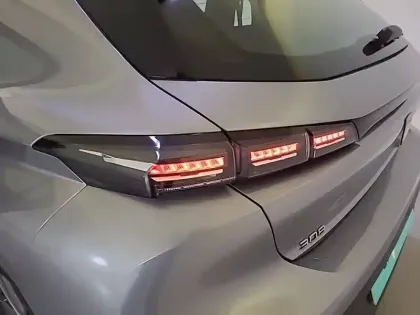 Photo 36 Peugeot 308  PureTech 130ch S&S EAT8