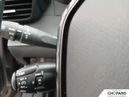 Photo 17 Peugeot 2008  PureTech 100 S&S BVM6