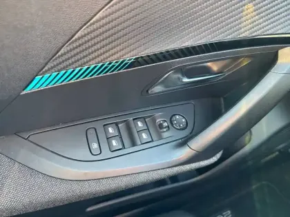 Photo 39 Peugeot 2008  PureTech 100 S&S BVM6