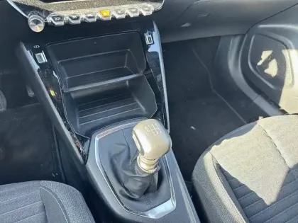 Photo 33 Peugeot 2008  PureTech 100 S&S BVM6